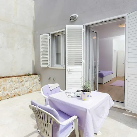 Karmen - With Terrace Lavanda