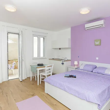 Karmen - With Terrace Lavanda *