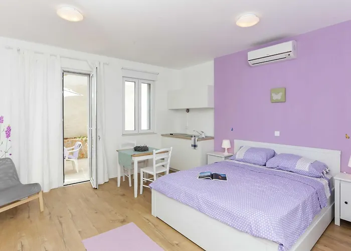 Karmen With Terrace *